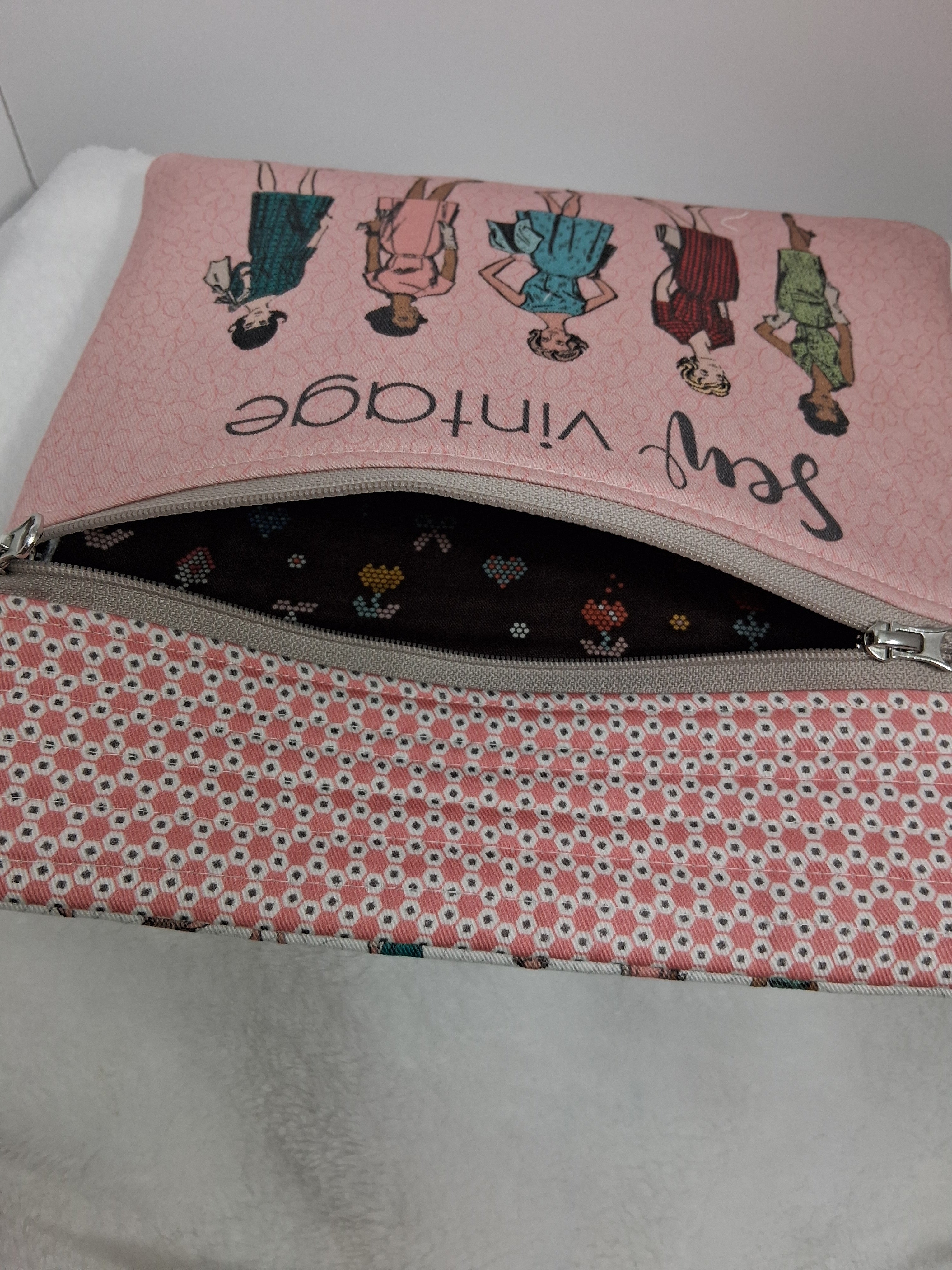 Lori Holt Handmade Project Bag – Vintage Ladies with Double Zipper