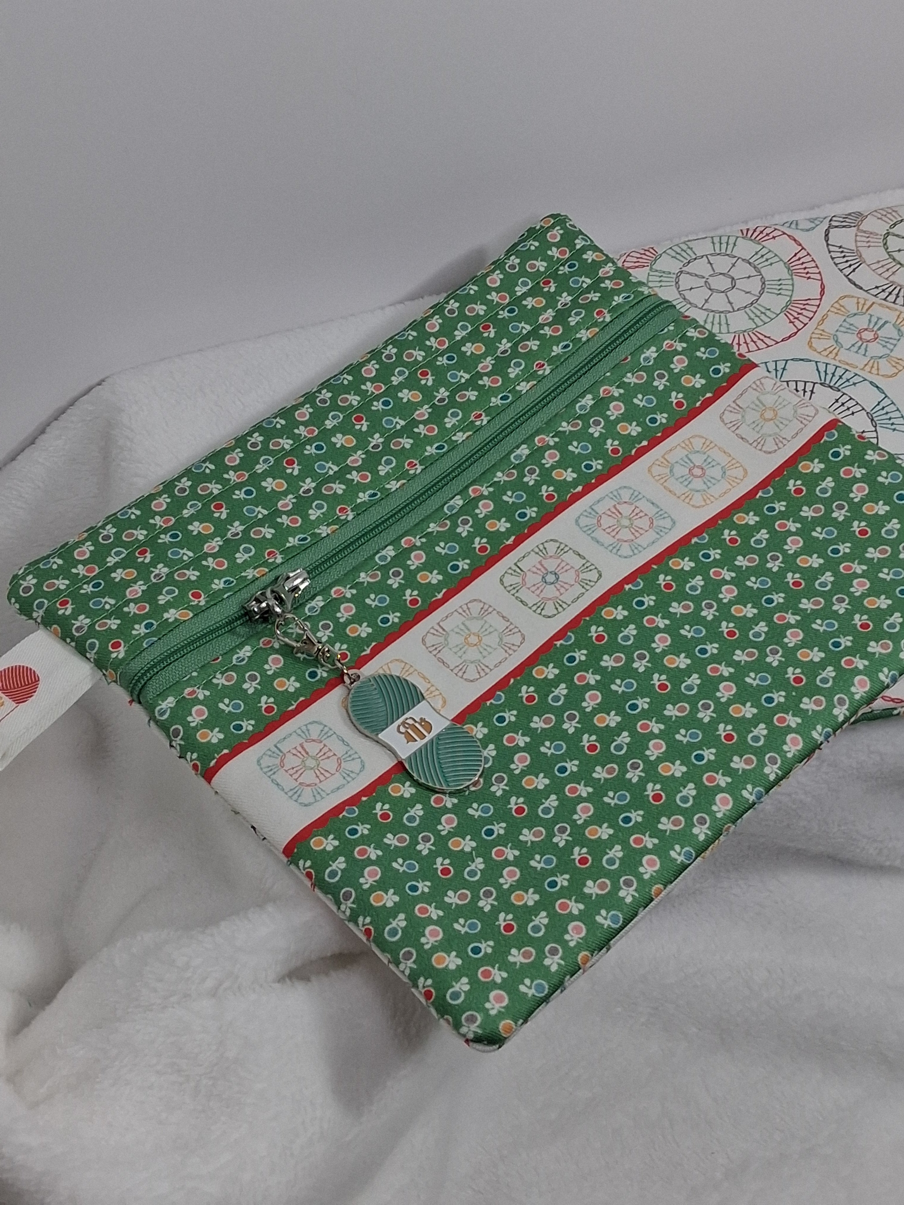 Lori Holt Handmade Project Bag – Green Calico with Double Zipper